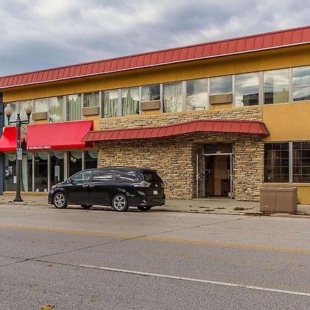 Days Inn By Wyndham Manitowoc Exterior photo