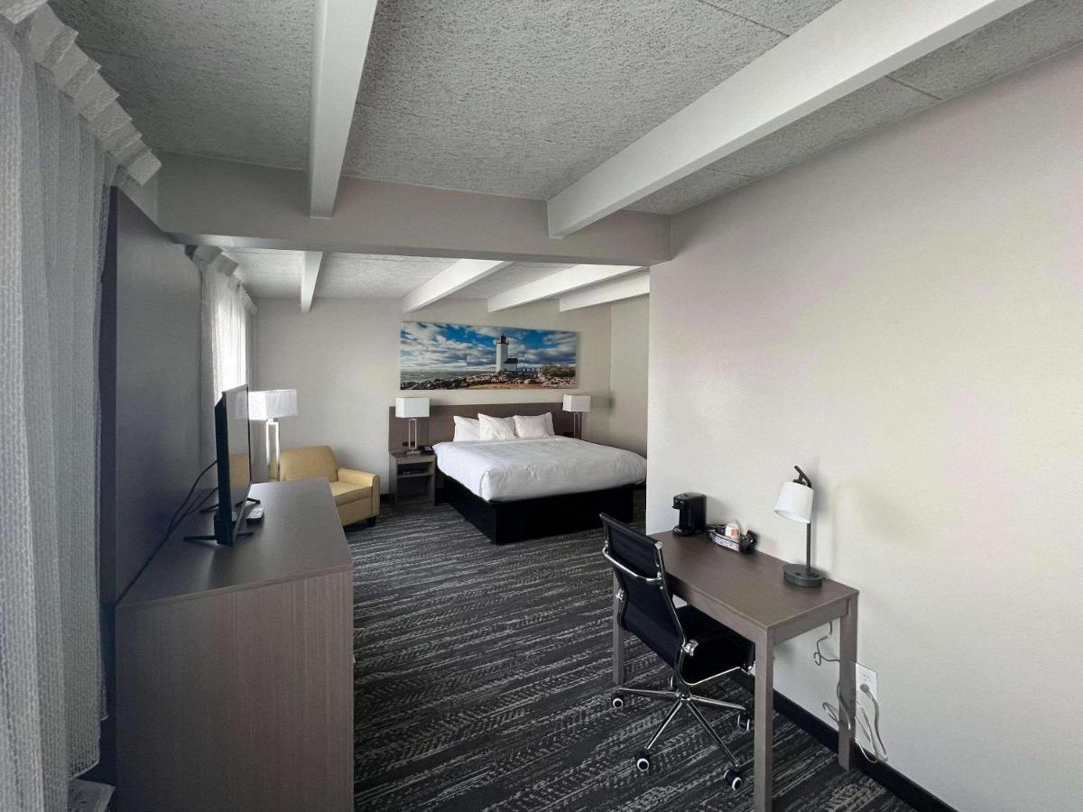 Days Inn By Wyndham Manitowoc Exterior photo